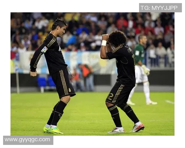 足球巨星理发风潮引爆时尚球场内外粉丝争相模仿新潮造型